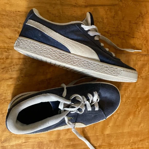 Puma Kids Navy and White Sneakers, size 3.5 and in excellent condition - Picture 1 of 3